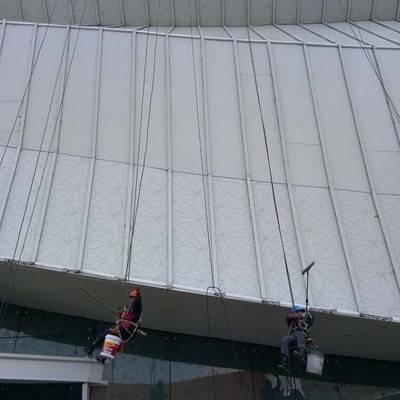 專業(yè)高效，守護城市“顏面”——長春大樓幕墻清洗施工服務(wù)全解析